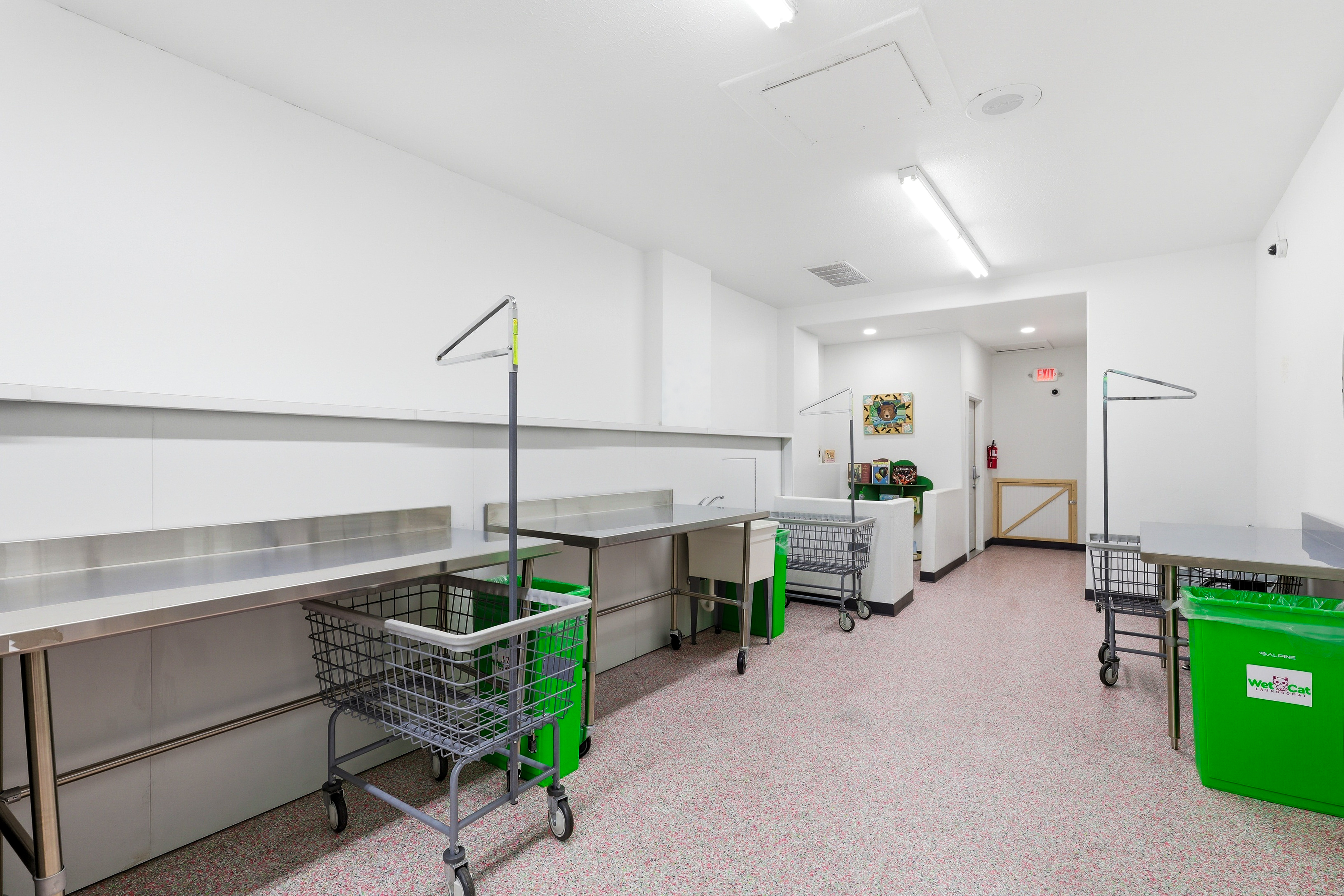 24Hour Kankakee Laundromat Folding
