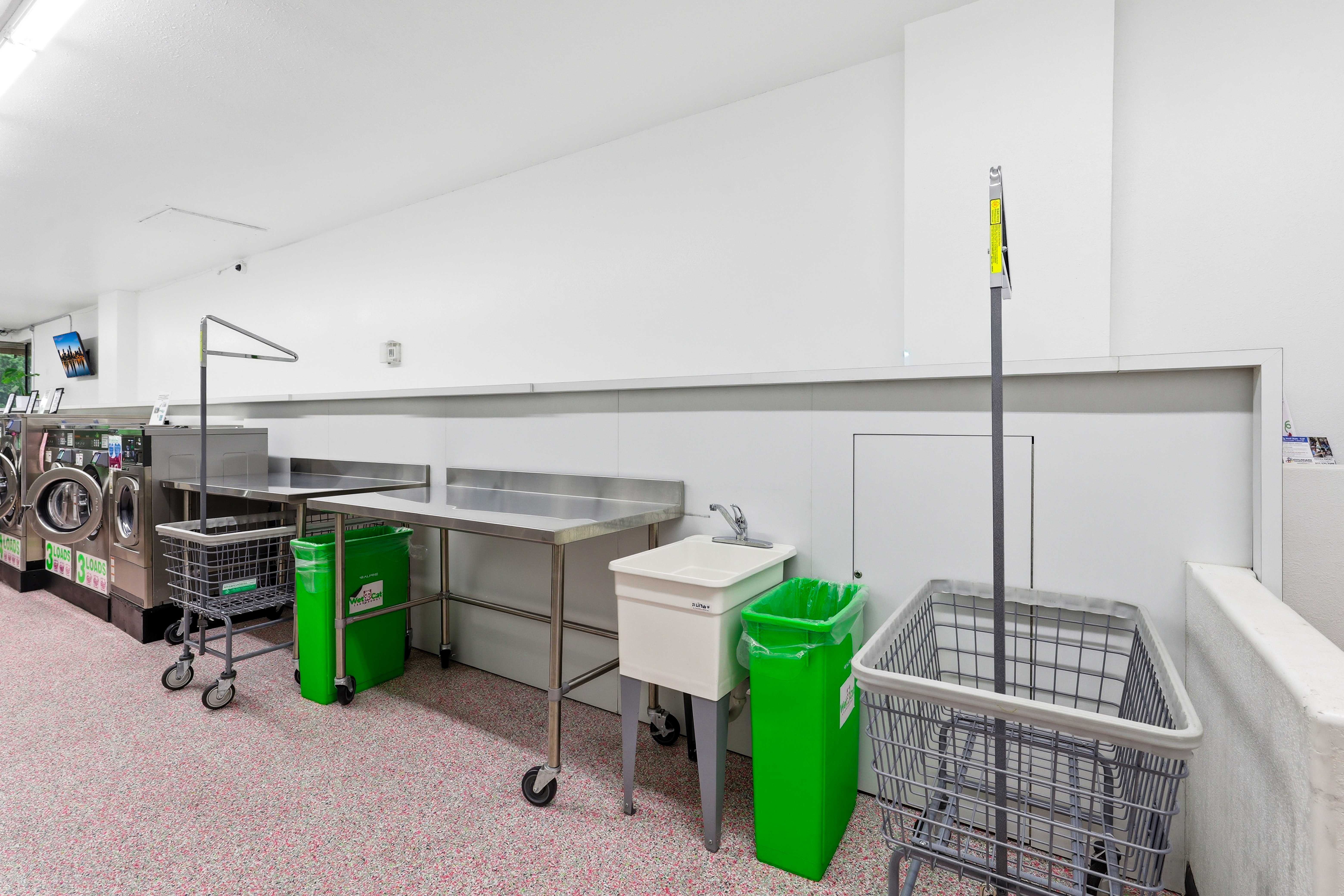 24Hour Kankaee Laundromat Sink