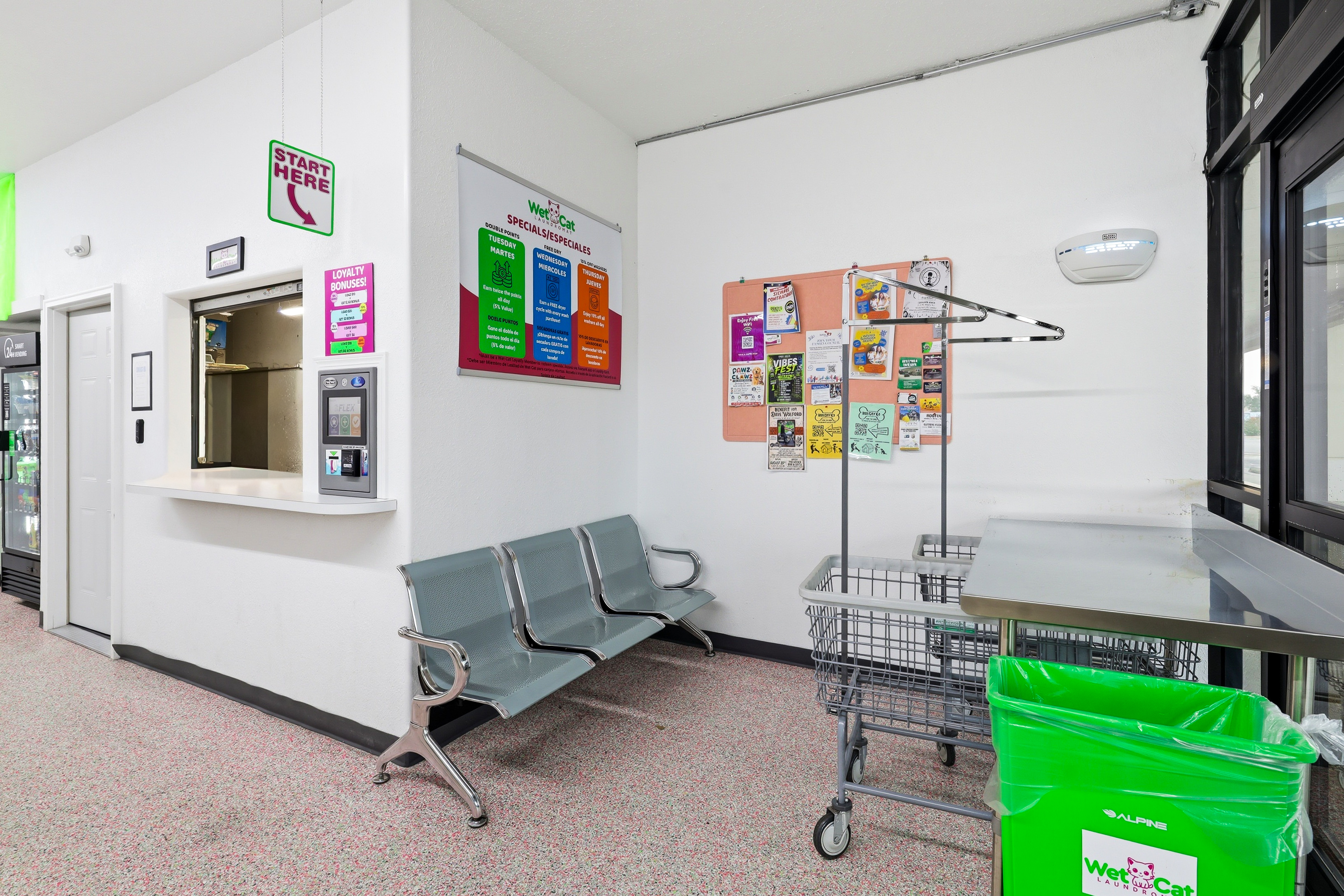 24Hour Kankakee Laundromat Seating